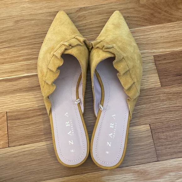 Zara Women’s Yellow Pointed Toe Flats With Ruffled Design Size 38/8 - Picture 4 of 8